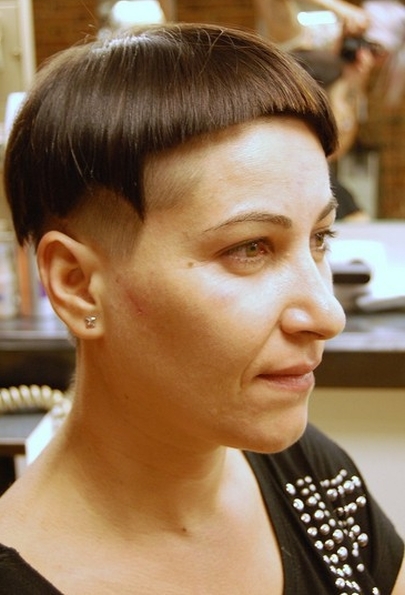 asymetryczne fryzury krótkie uczesanie damskie zdjęcie numer 72A